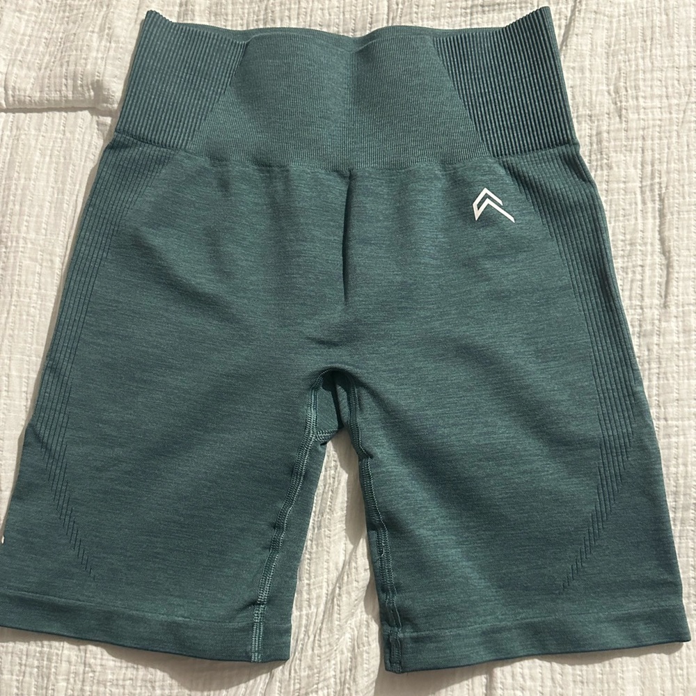 CLASSIC SEAMLESS ONER ACTIVE biker shorts.